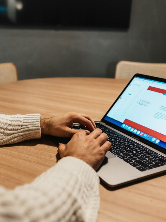 À qui s’adresser pour créer un site internet ?